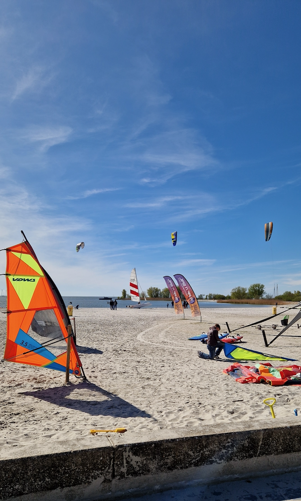 IJsselmeer Sehenswuerdigkeiten Makkum Surfen
