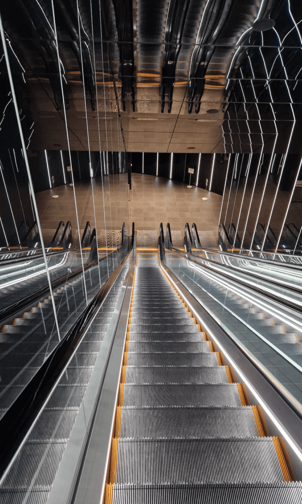 Tokio Shibuya Sakura Stage Rolltreppe