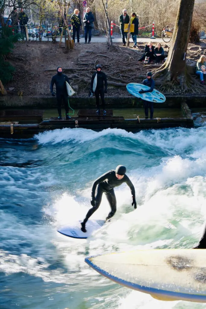 Surfer Eisbach