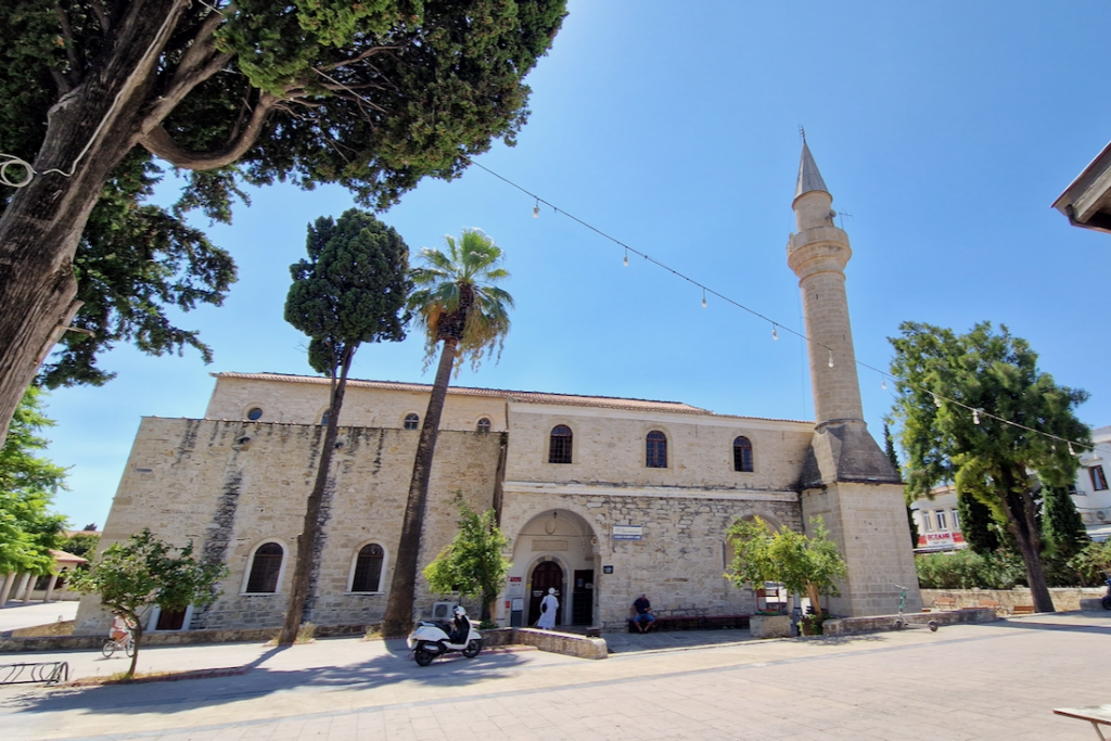 Alacati Pazaryeri Camii