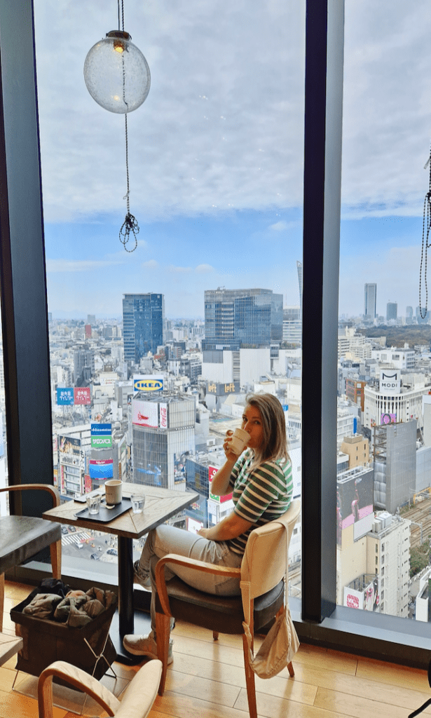 Tokyo Sehenswuerdigkeiten Cafe Tipp Shibuya Crossing